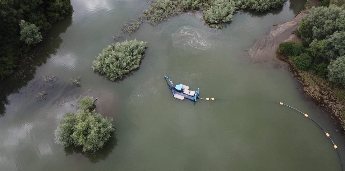 vypúšťania, dredging, dredger, ciste jazero, cistenie jazier